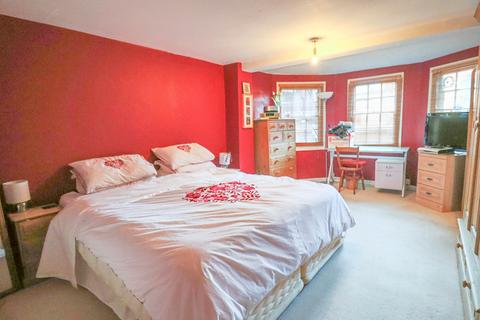 2 bedroom flat for sale, High Street, Newmarket