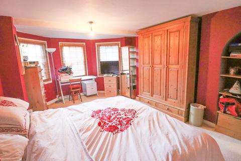 2 bedroom flat for sale, High Street, Newmarket