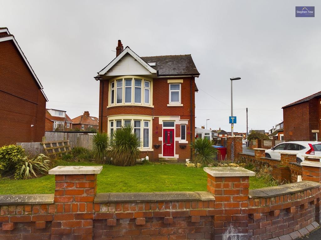 Hawes Side Lane, Blackpool, FY4 5 bed detached house for sale £280,000