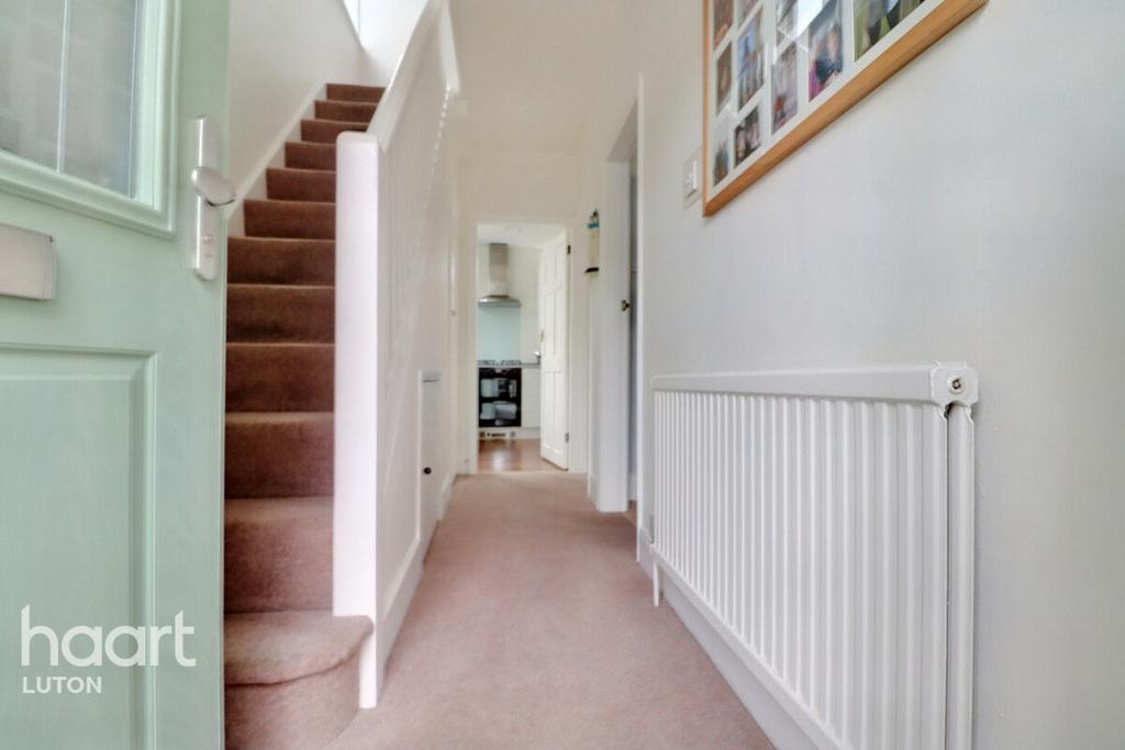 St Michaels Crescent, Luton 3 bed semidetached house £375,000