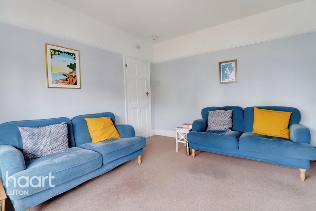 St Michaels Crescent, Luton 3 bed semidetached house £375,000