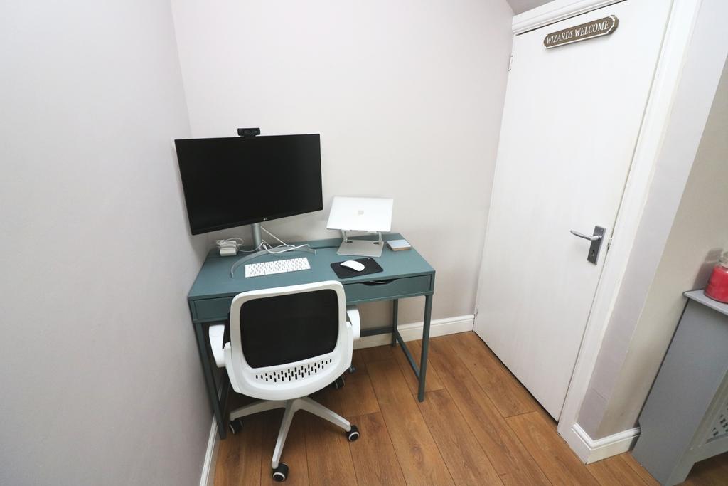 44 The Causeway Desk Space