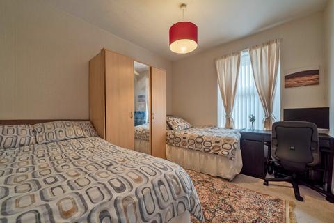 2/1, 22 Bertram Street, Glasgow, G41 3XR