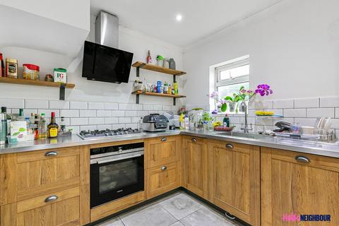 2 bedroom semi-detached house to rent, Crownhill Road, London, IG8
