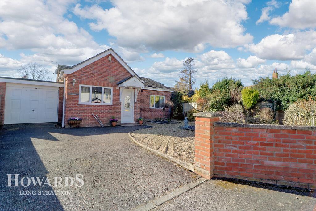 Star Lane, Long Stratton 2 bed detached bungalow for sale £325,000