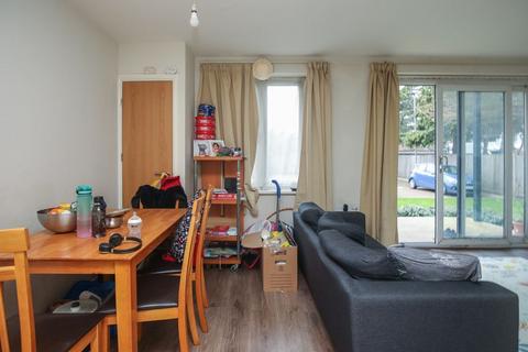 2 bedroom flat to rent - Frays Avenue, West Drayton, UB7