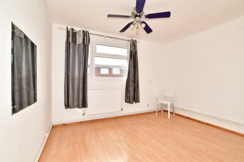 8 Baylis Walk, Crawley, RH11 9LB