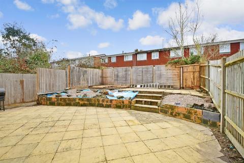 8 Baylis Walk, Crawley, RH11 9LB