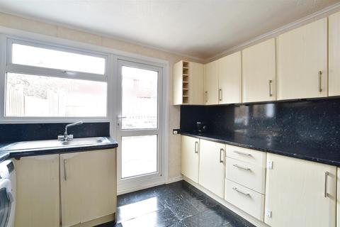 8 Baylis Walk, Crawley, RH11 9LB
