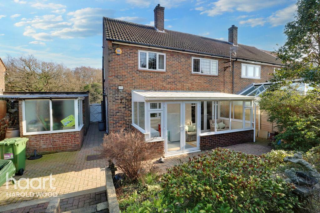 Tees Drive, Romford 3 bed semidetached house £600,000