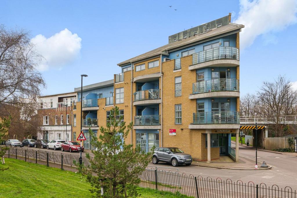 Trundleys Road, London 1 bed flat £375,000