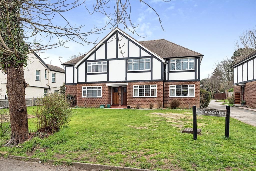 Bridge Road, Epsom, Surrey, KT17 2 bed semidetached house £370,000
