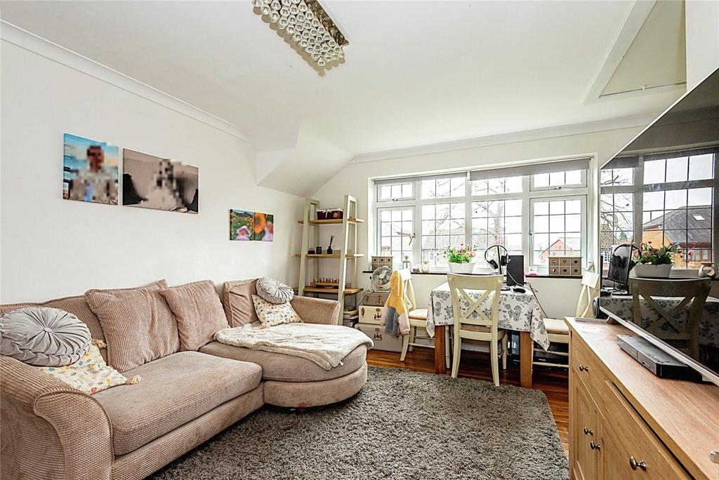 Bridge Road, Epsom, Surrey, KT17 2 bed semidetached house £370,000