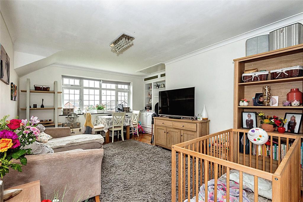 Bridge Road, Epsom, Surrey, KT17 2 bed semidetached house £370,000