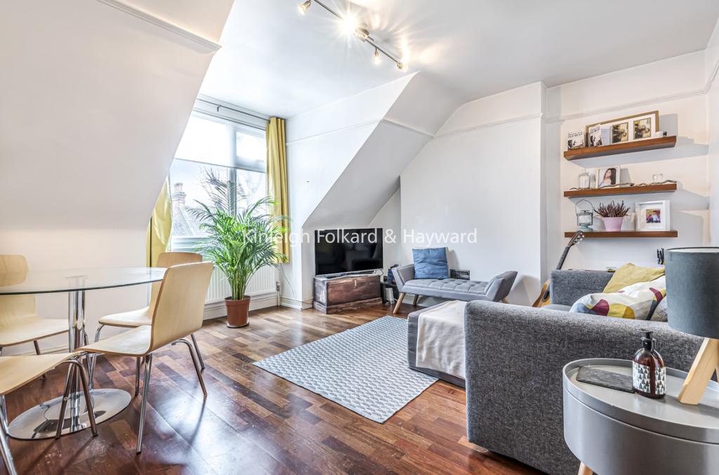 Silver Crescent Chiswick W4 1 bed flat £1,600 pcm (£369 pw)