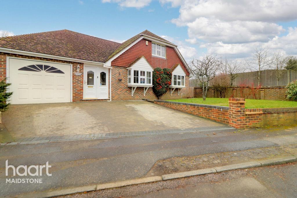 Castle Dene, Maidstone 7 bed detached bungalow for sale £700,000