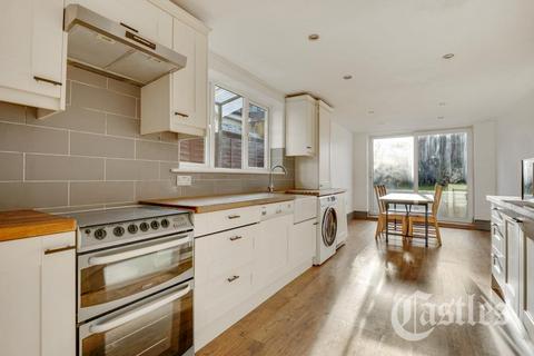 3 bedroom terraced house to rent, Truro Road, Wood Green, N22