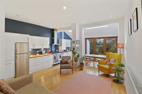 5 bedroom terraced house to rent, Baldry Gardens, London, SW16