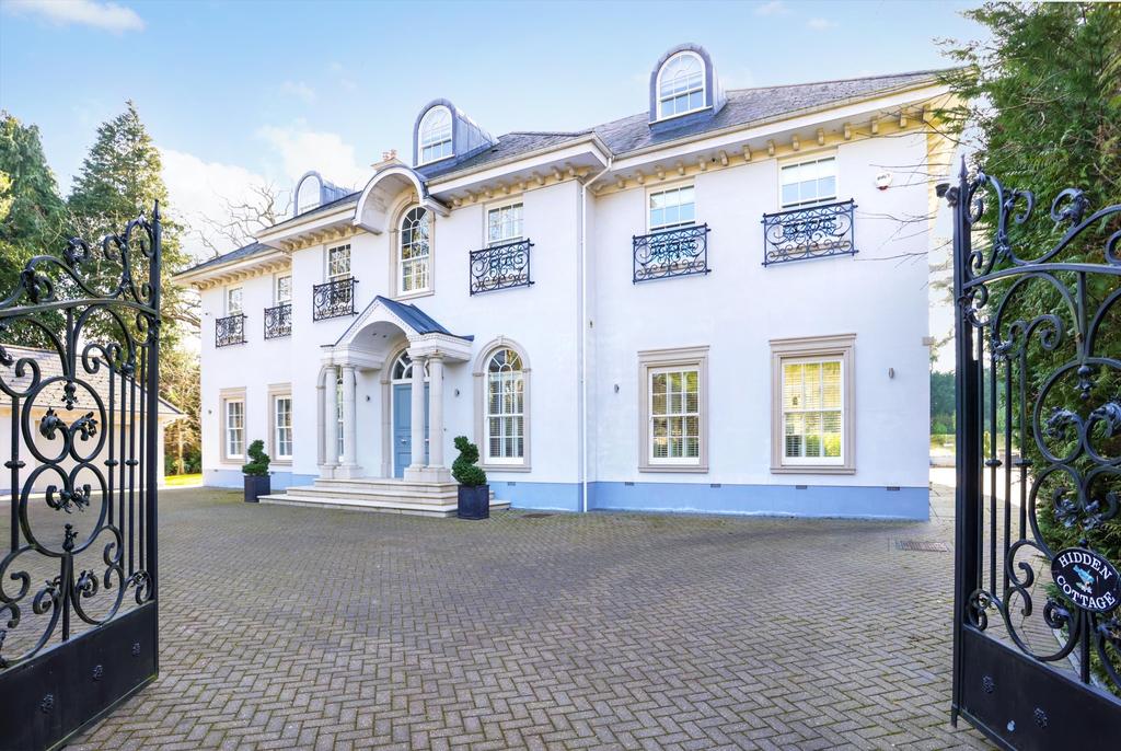 Egerton Road, Weybridge, Surrey, KT13 4 bed detached house £3,950,000