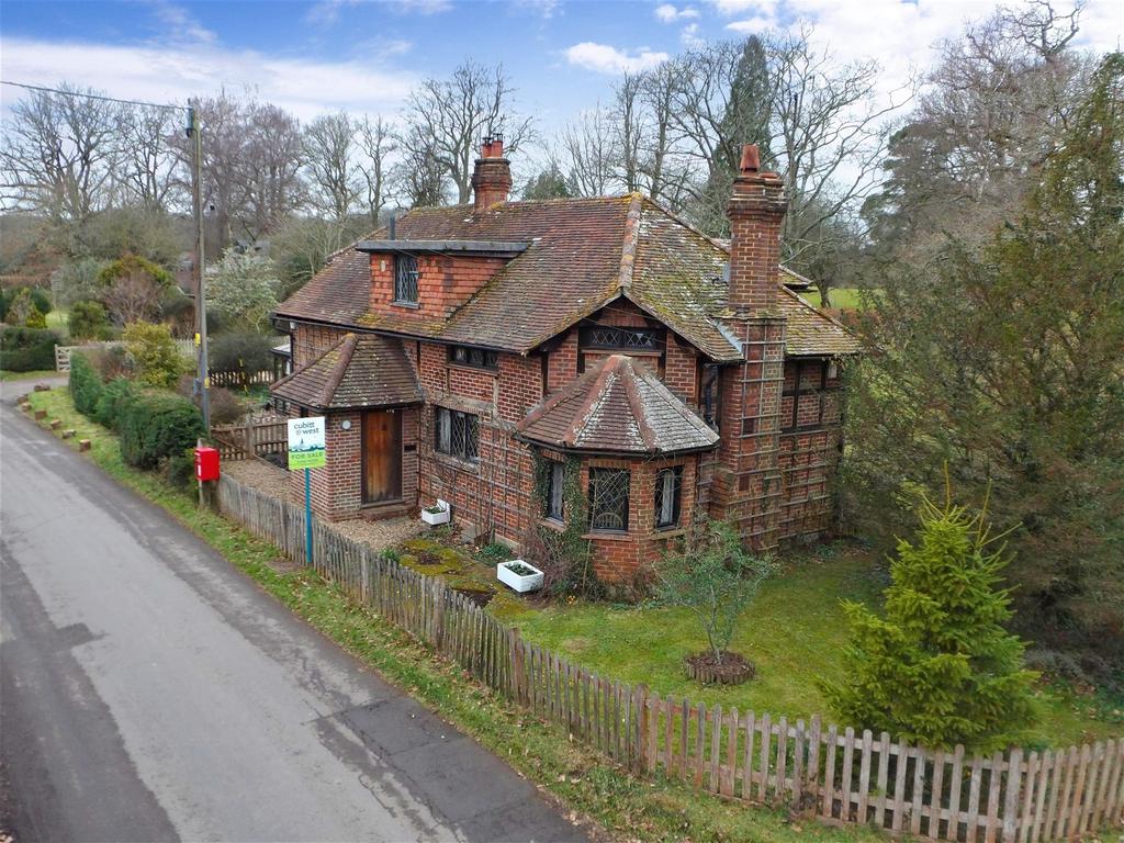 Standon Lane, Ockley, Dorking, Surrey 3 bed detached house for sale £
