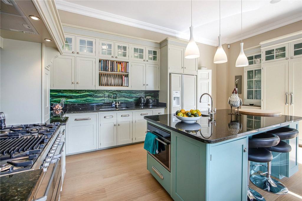 Kitchen/Breakfast Rm