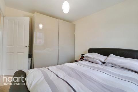 36 Leaf Hill Drive, Romford, RM3 7FA