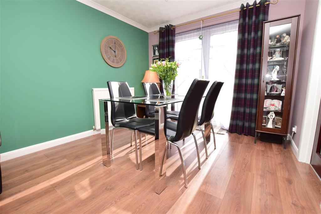 Lounge / Dining
