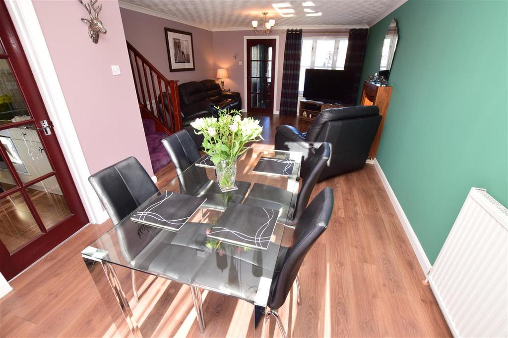 Lounge / Dining