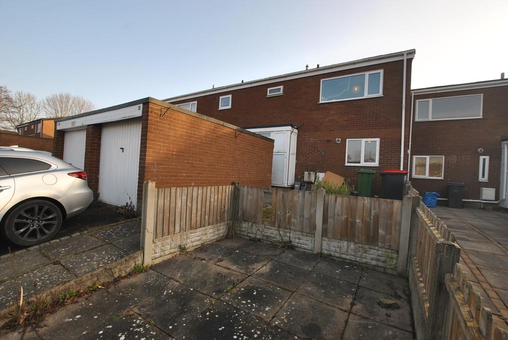 Burnside, Brookside, Telford, TF3 1SS. 4 bed terraced house £135,000