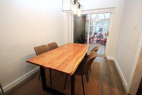 undefined, Walton-on-Thames, Surrey, KT12