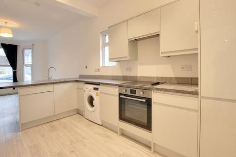 Flat 2, 100 Waddon Road, Croydon, CR0 4JG