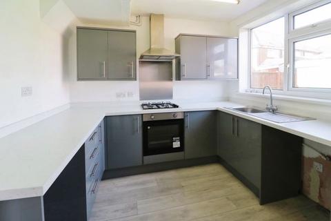 3 bedroom semi-detached house to rent, Rokeby Park, Hull