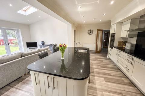 5 Greenleas, Lostock, Bolton, BL6 4PL