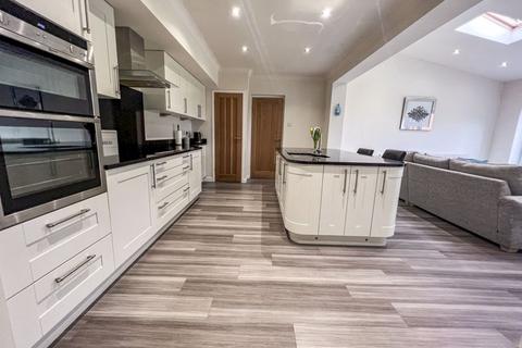 5 Greenleas, Lostock, Bolton, BL6 4PL