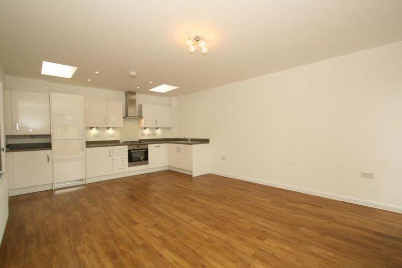 Huntsman Road, Trumpington, Cambridge 2 bed coach house to rent £1,650 pcm (£381 pw)