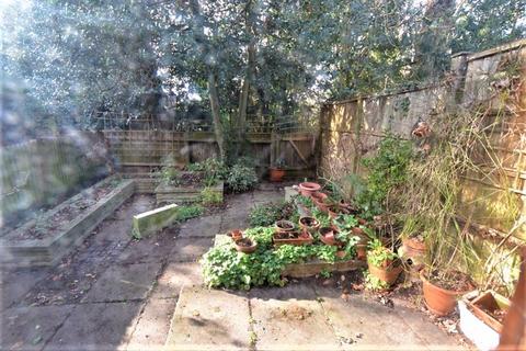 35 Oakdene Close, Pinner, HA5 4EQ