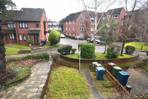 35 Oakdene Close, Pinner, HA5 4EQ