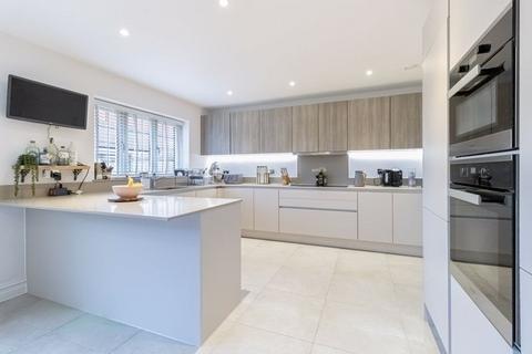 1 Tilney Drive, Horsham, RH12 1PG