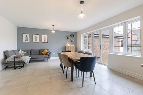 1 Tilney Drive, Horsham, RH12 1PG