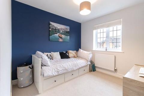 1 Tilney Drive, Horsham, RH12 1PG