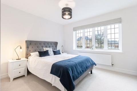 1 Tilney Drive, Horsham, RH12 1PG
