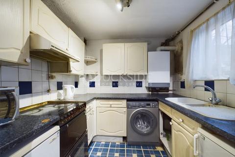 41 Emerald Close, London, E16 3TS