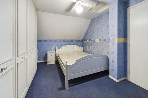 41 Emerald Close, London, E16 3TS