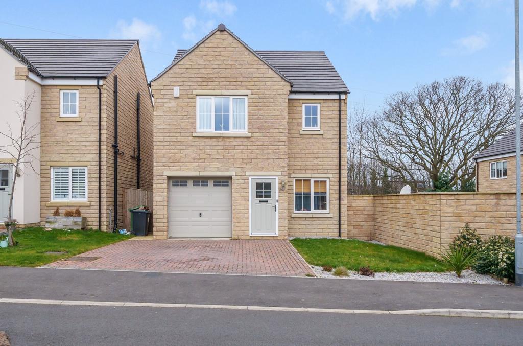 Galloway Grove, Pudsey, West Yorkshire, LS28 3 bed detached house for