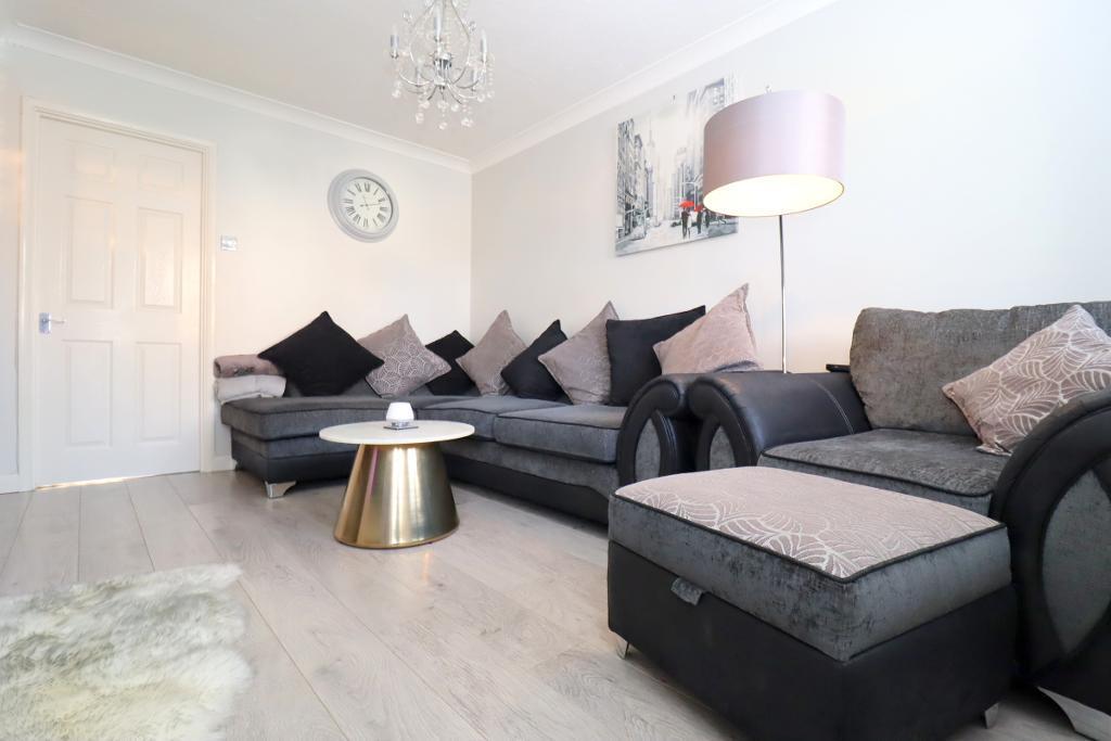 Furze Close, Bushmead, Luton, Bedfordshire, LU2 7UB 2 bed terraced