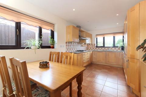 3 bedroom detached bungalow for sale - Rock, Kidderminster, DY14