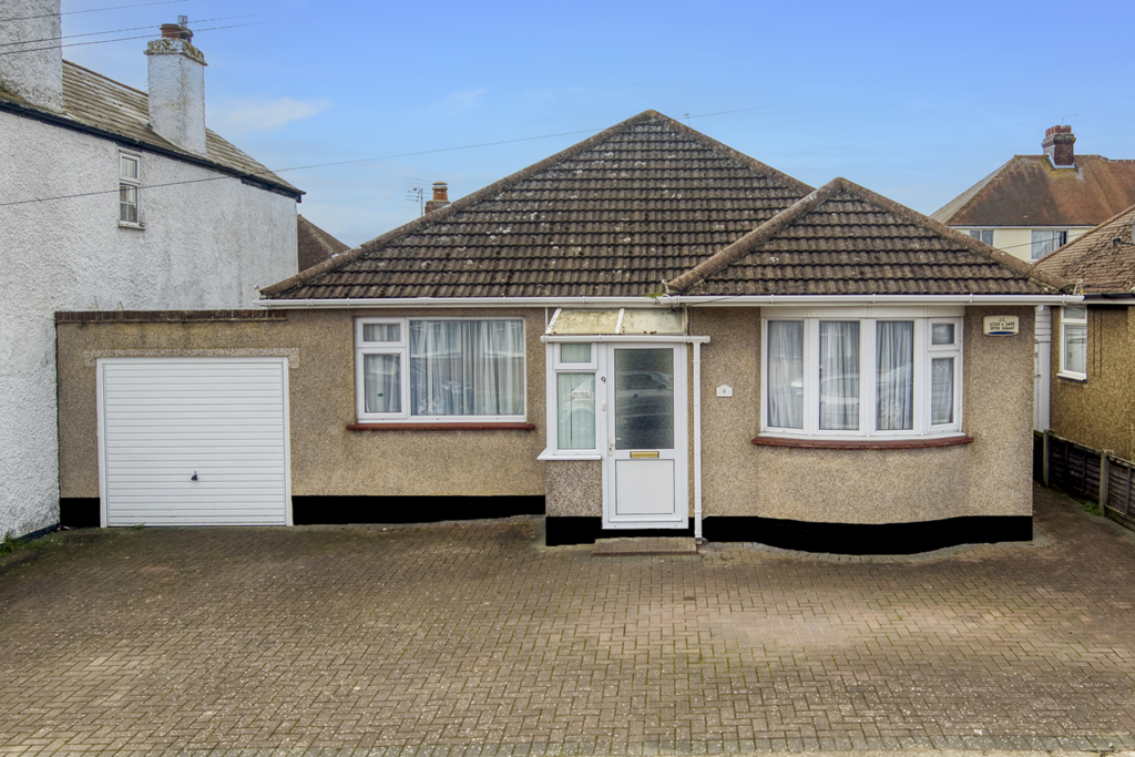 Sandown Drive, Herne Bay, CT6 3 bed detached bungalow £410,000