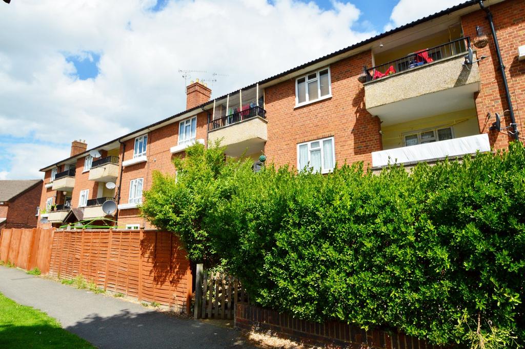 Churchill Road, Langley, Berkshire, SL3 2 bed apartment £1,150 pcm (£