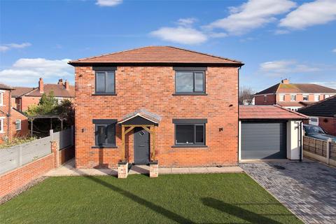 4 bedroom detached house for sale, Greenmoor Avenue, Lofthouse, Wakefield, West Yorkshire, WF3