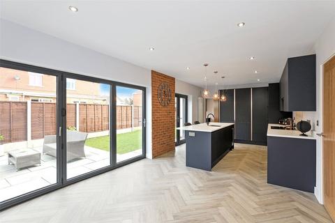 4 bedroom detached house for sale, Greenmoor Avenue, Lofthouse, Wakefield, West Yorkshire, WF3